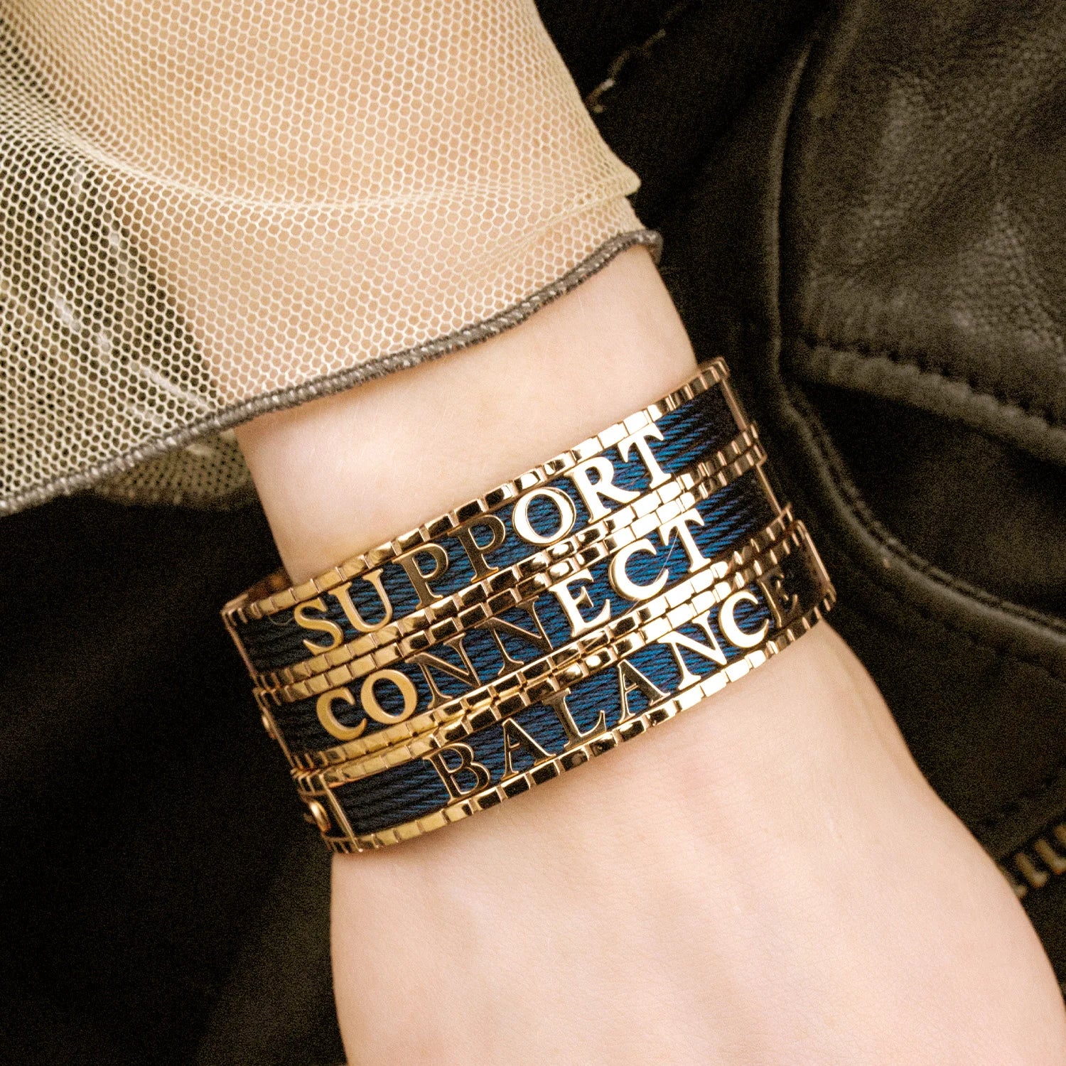 ذهبي_وردي_أزرق