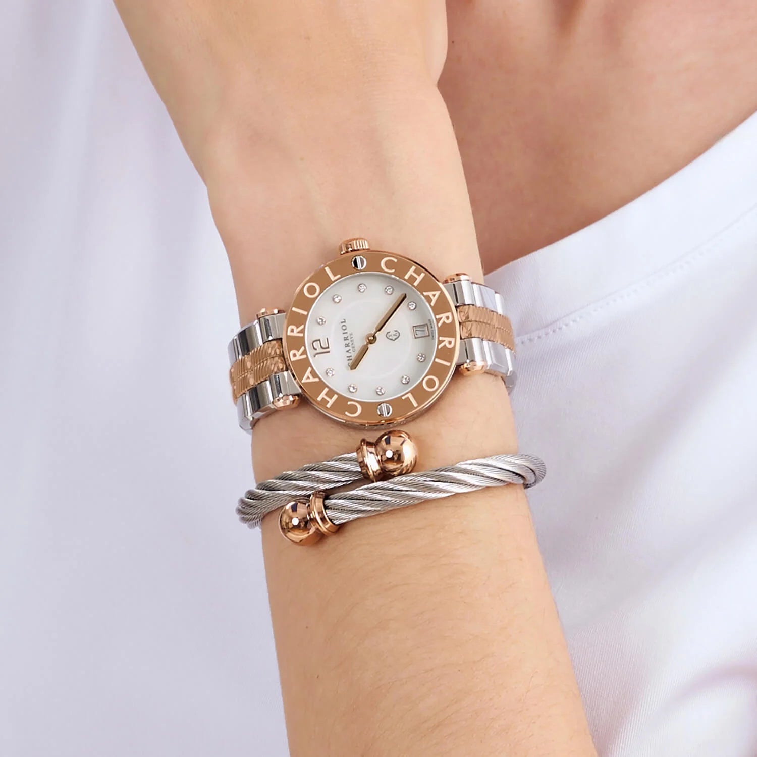 NAVIGATOR CRUISECHARRIOL CHARRIOLعيار 36 مم، عيار كوارتز عيار 36 مم، مينا أبيض من اللؤلؤ مع 10 أحجار كريمة من اللؤلؤ، سوار معدني ثنائي اللون قابل للتبديل - © 2024 Charriol - ساعة يد