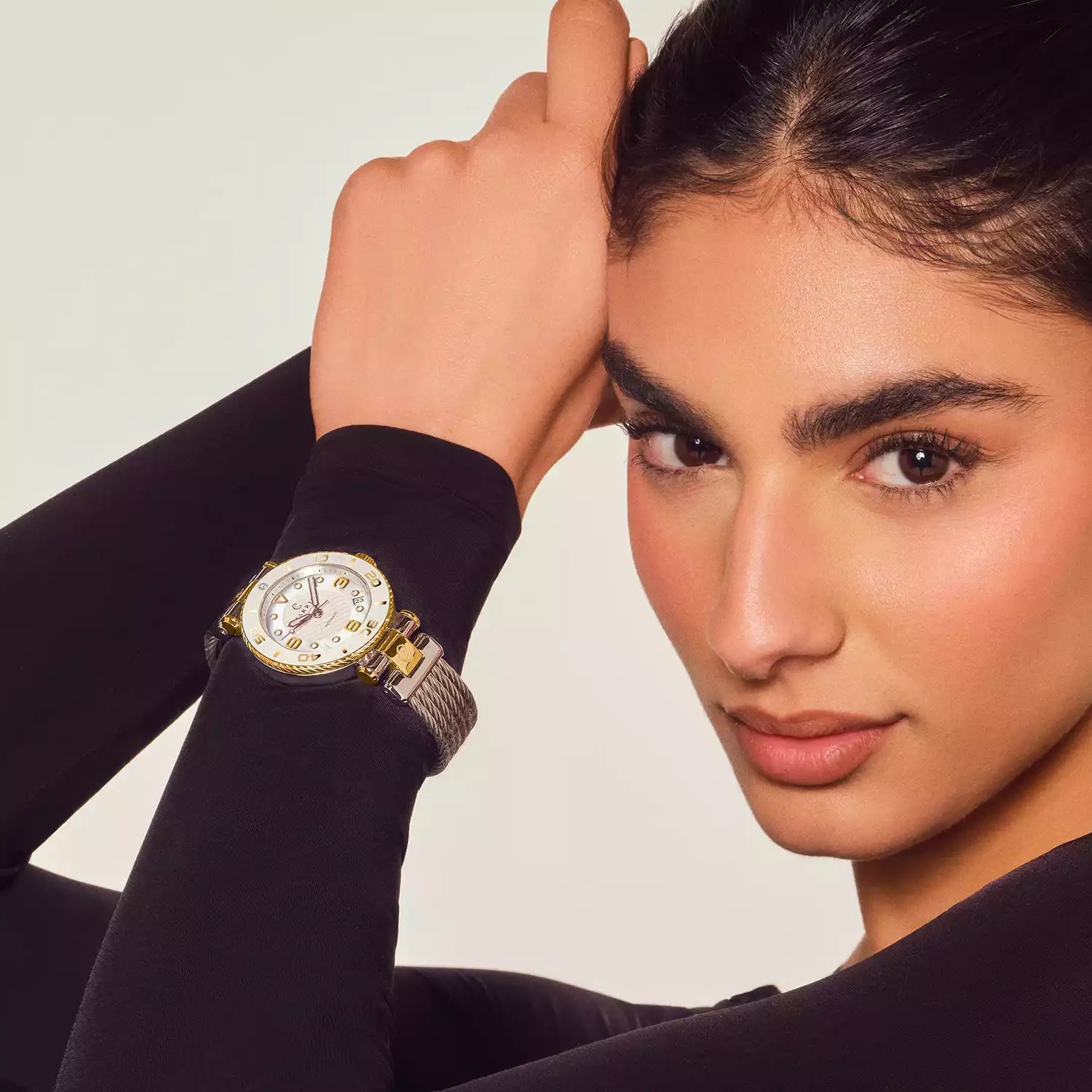 NAVIGATOR سرف، 36 مم، عيار أوتوماتيكي، مينا أبيض، حافة بيضاء، سوار فولاذي قابل للتبديل - Charriol جنيف - ساعة يد