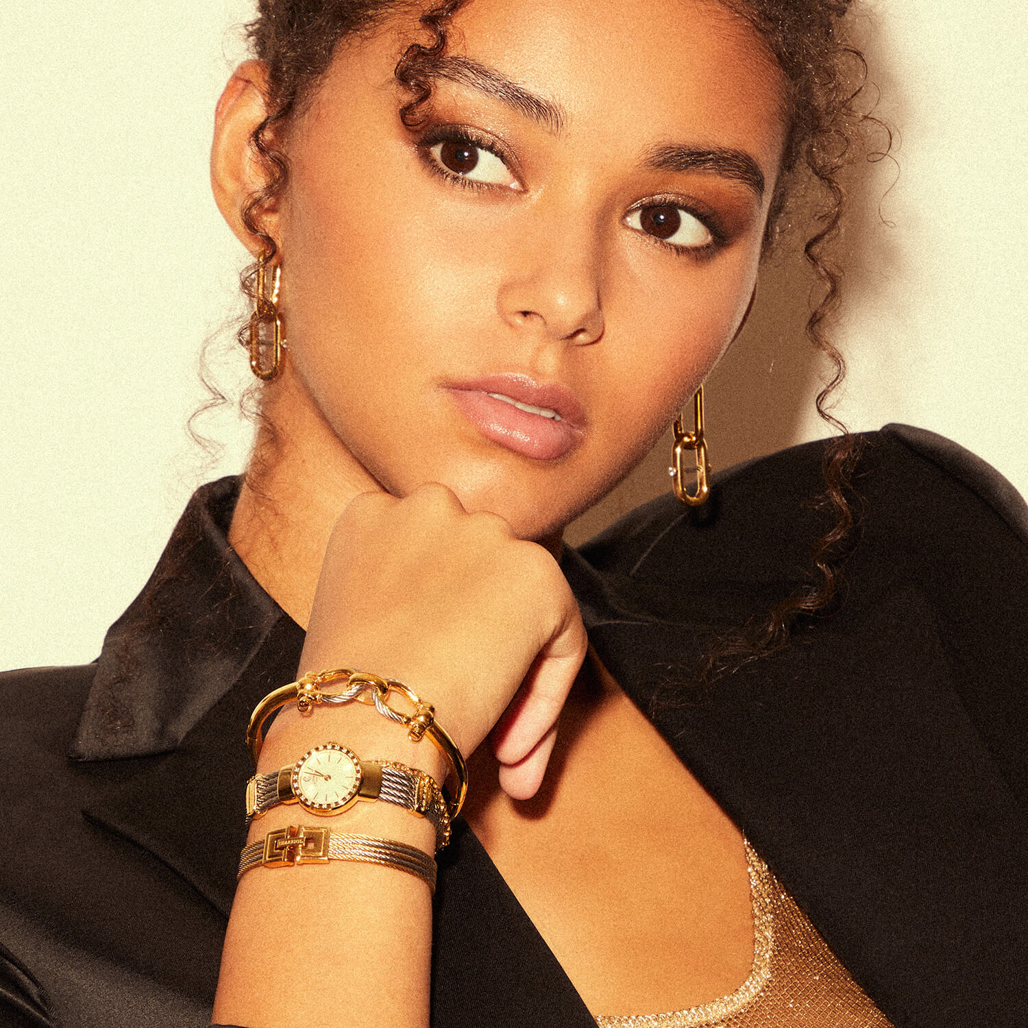 ST TROPEZ، 20 مم، عيار كوارتز، مينا من اللؤلؤ، مينا من الذهب الأصفر المطلي بالذهب مع 24 حبة ماس، سوار من الفولاذ - Charriol جنيف - ساعة