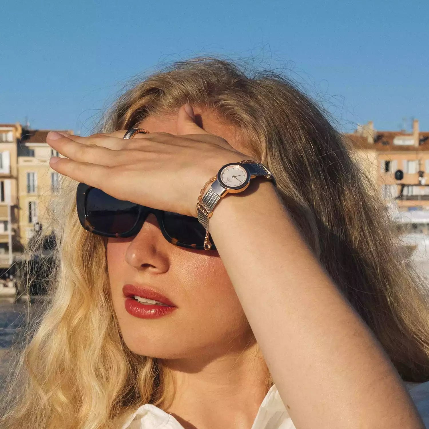 ST TROPEZ، 20 مم، عيار كوارتز، عيار كوارتز، مينا من اللؤلؤ مع 11 حجر كريم، حزام من الذهب الوردي المطلي بالورنيش الوردي الفولاذي، سوار من الفولاذ - Charriol جنيف - ساعة يد