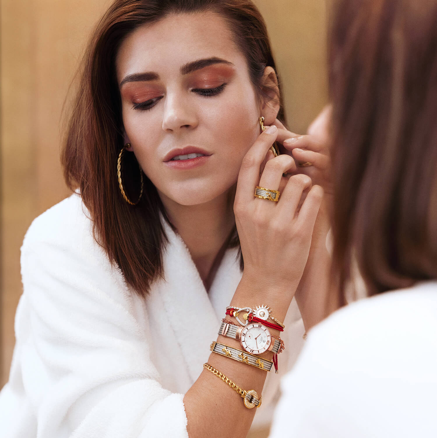 ST TROPEZ، 30 مم، عيار كوارتز، عيار كوارتز، سوار من اللؤلؤ مع 10 أحجار كريمة من اللؤلؤ، سوار من اللؤلؤ، سوار من الفولاذ - Charriol جنيف - ساعة