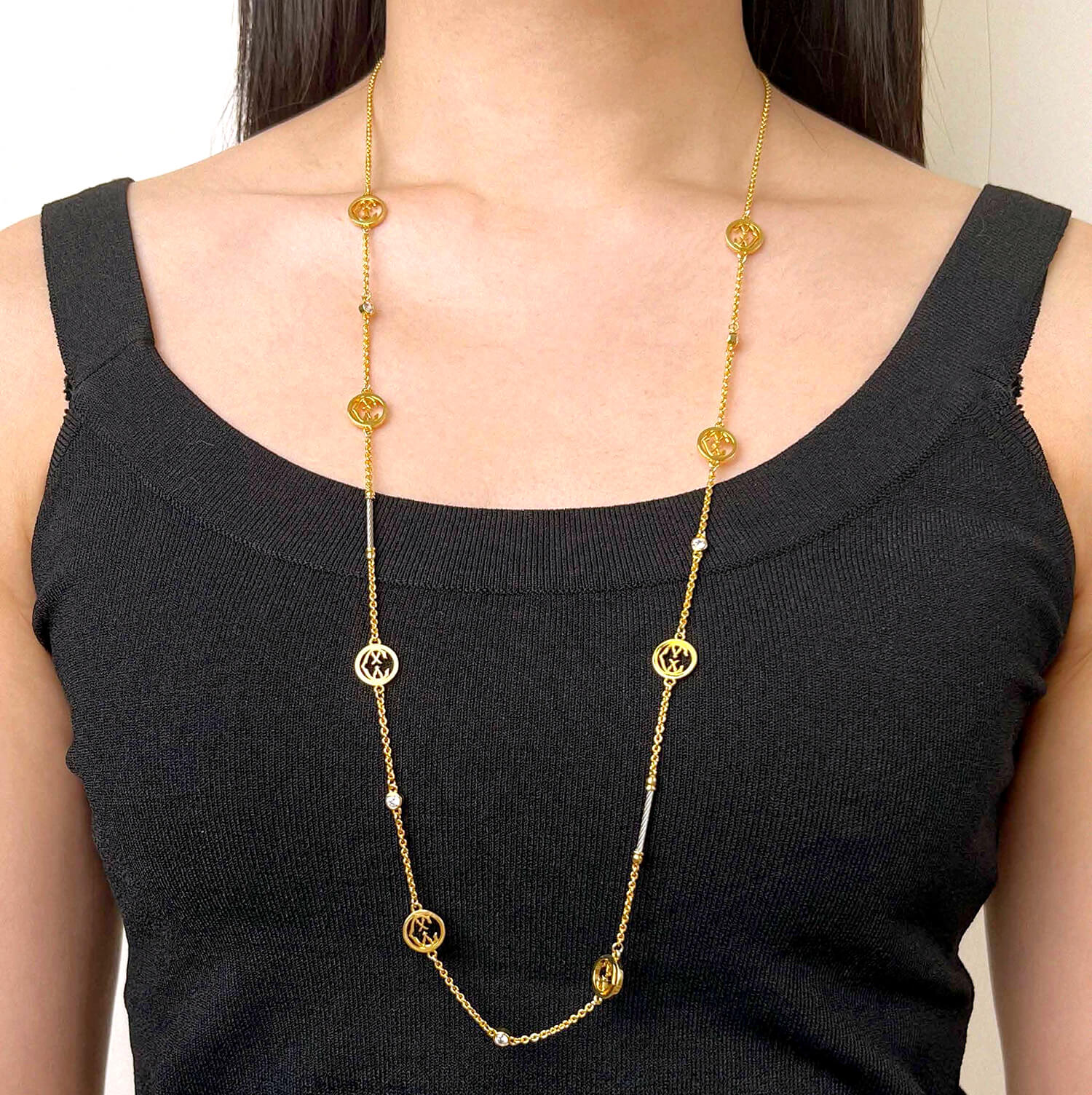 الشعار C مع MOP_ Yellow Gold