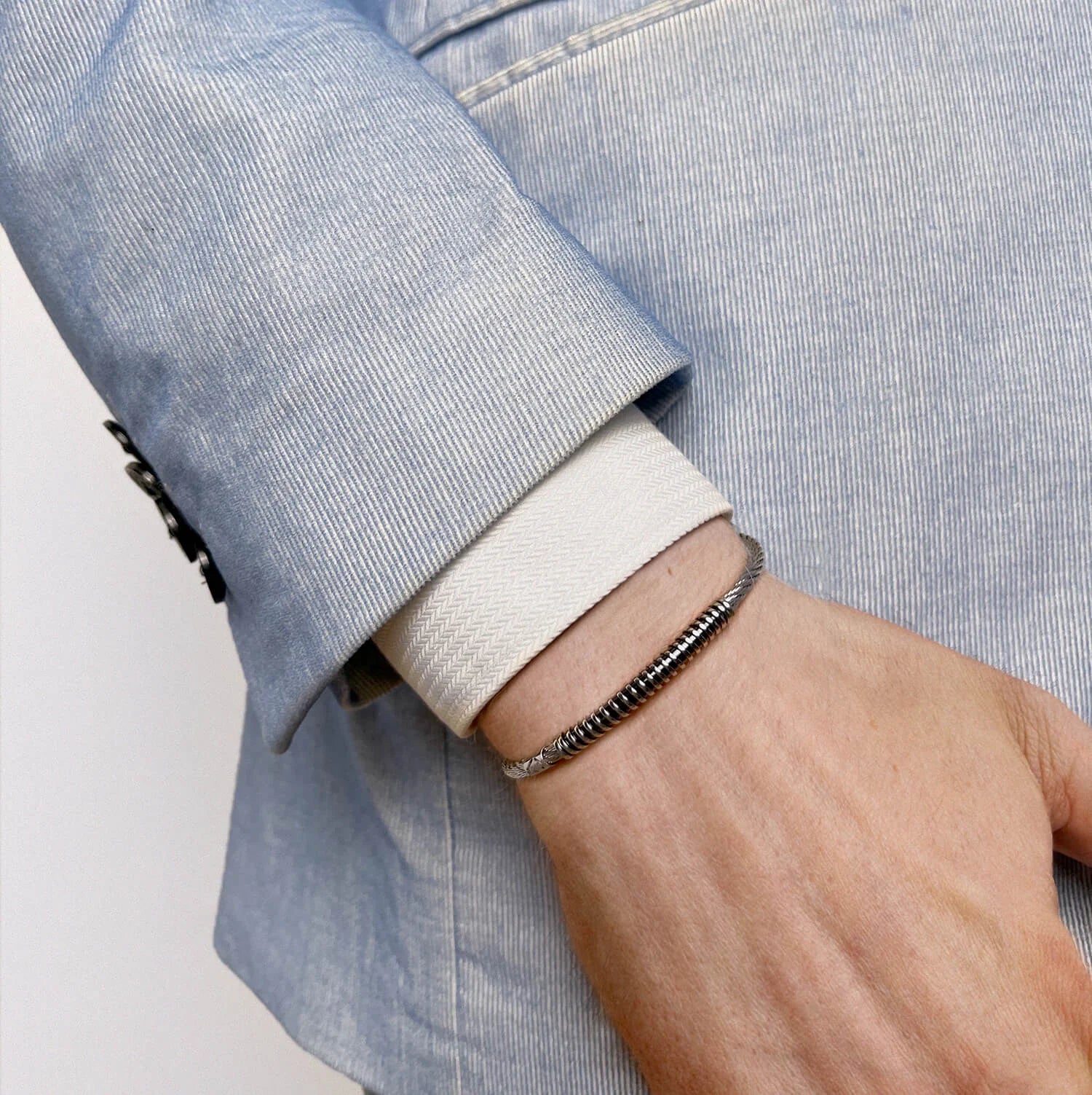 فولاذ_أسود_صفيحة البرميل الأسود والزنبرك