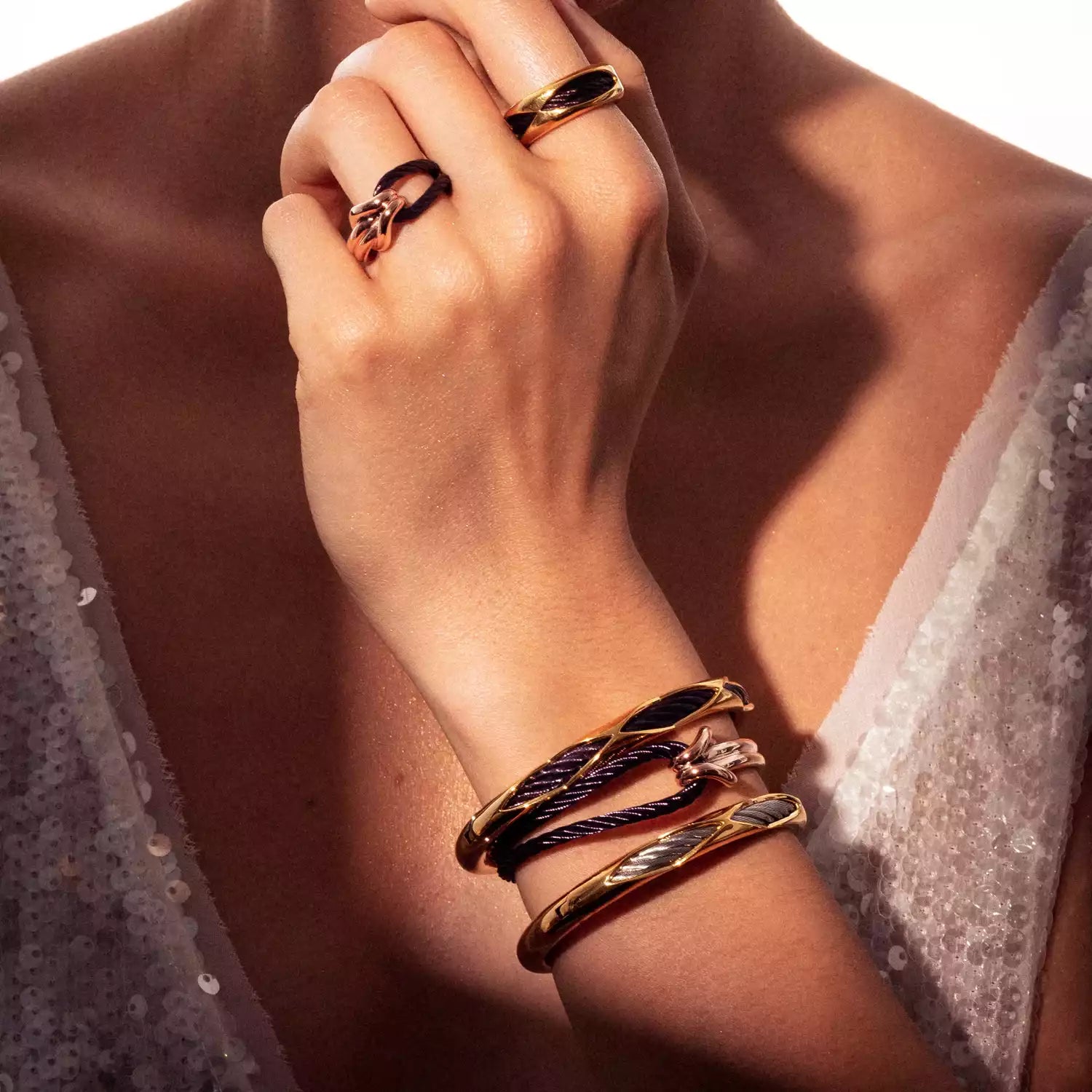 ذهبي_وردي_أرجواني