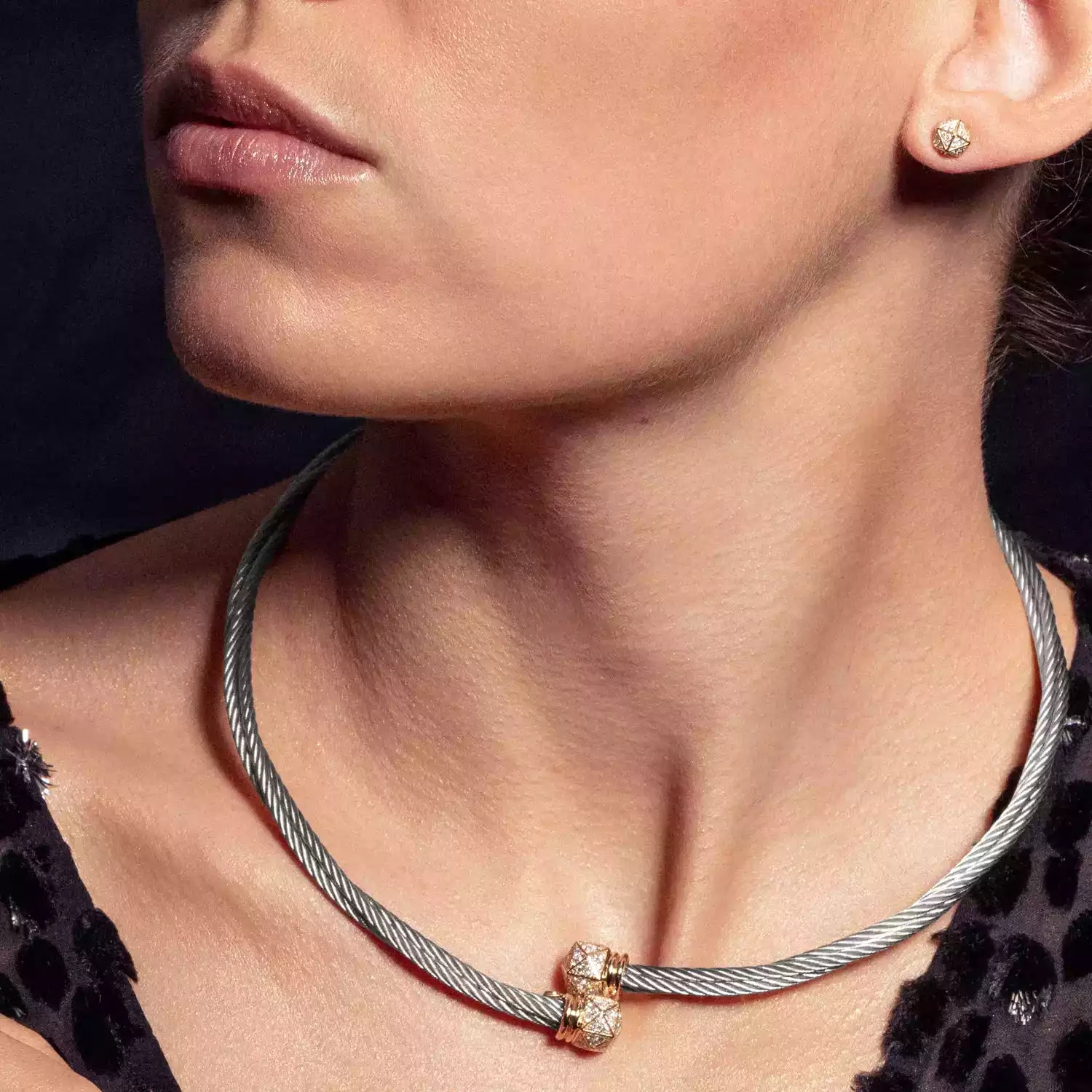 ذهب عيار 18 قيراط مع 64 ألماسة 0.29 قيراط