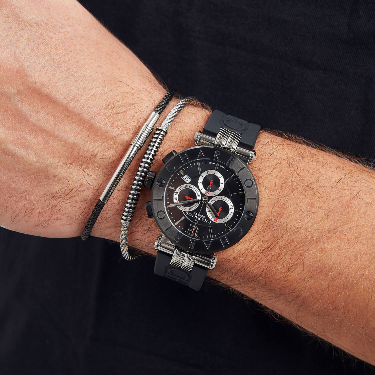 NAVIGATOR CRUISE، 41 مم، عيار كوارتز كرونوغرافي كوارتزي، مينا أسود مع كروس حمراء، حزام من الفولاذ الأسود الفولاذي PVD "CHARRIOL CHARRIOL "، سوار من المطاط الأسود قابل للتبديل بين الأشرطة - © 2024 Charriol - ساعة