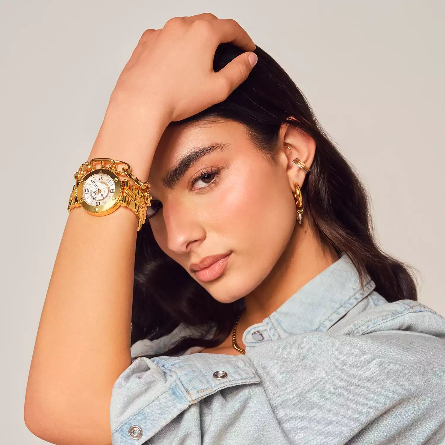 NAVIGATOR ساعة SURF GMT، 36 مم، عيار كوارتز بتوقيت غرينتش، مينا أبيض، حافة 6 أسلاك من الفولاذ والذهب الأصفر والذهب PVD قابل للتبديل - Charriol جنيف - ساعة يد