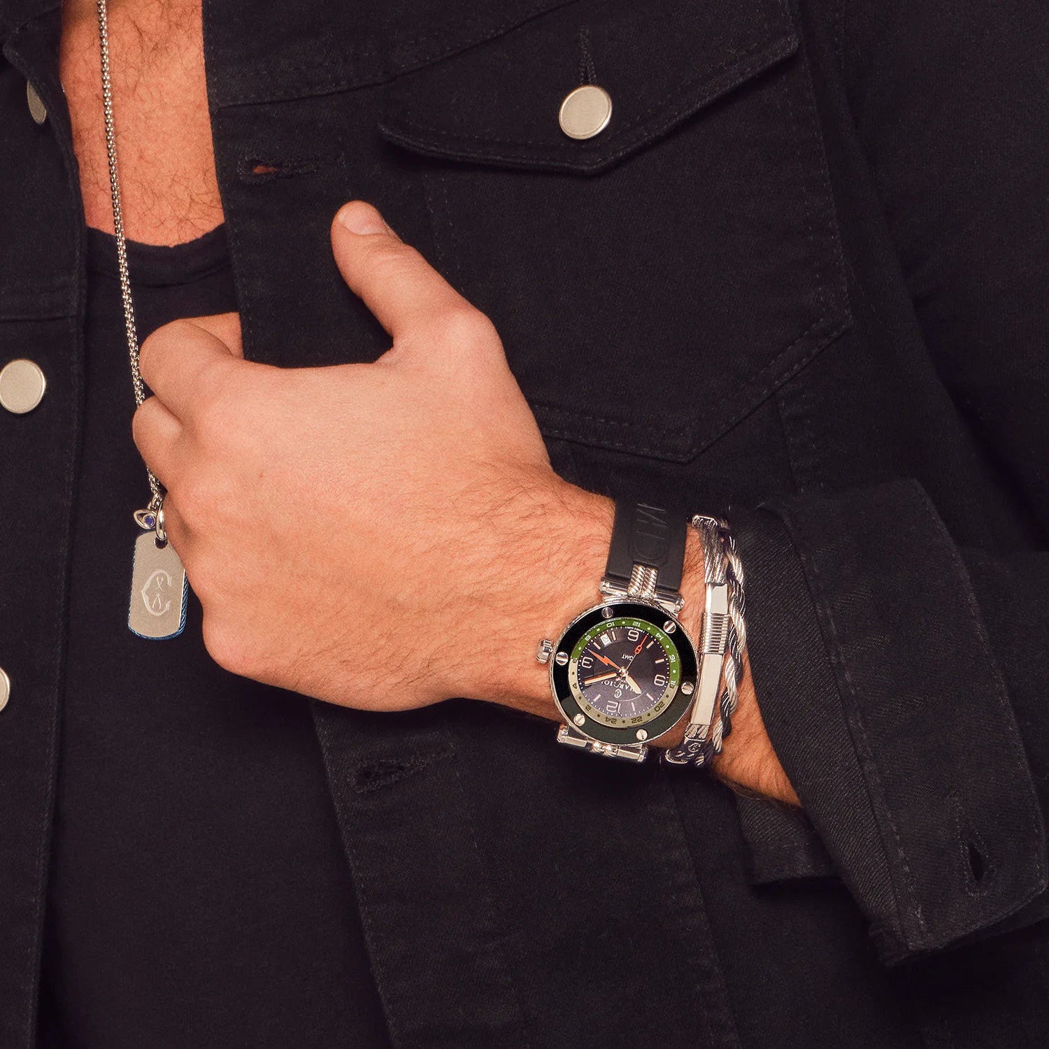 NAVIGATOR ساعة SURF GMT، 41 مم، عيار أوتوماتيكي، مينا أسود، حافة ذات 6 مسامير، سوار أسود مطاطي قابل للتبديل، إصدار محدود × @time_mechanic - Charriol جنيف - ساعة