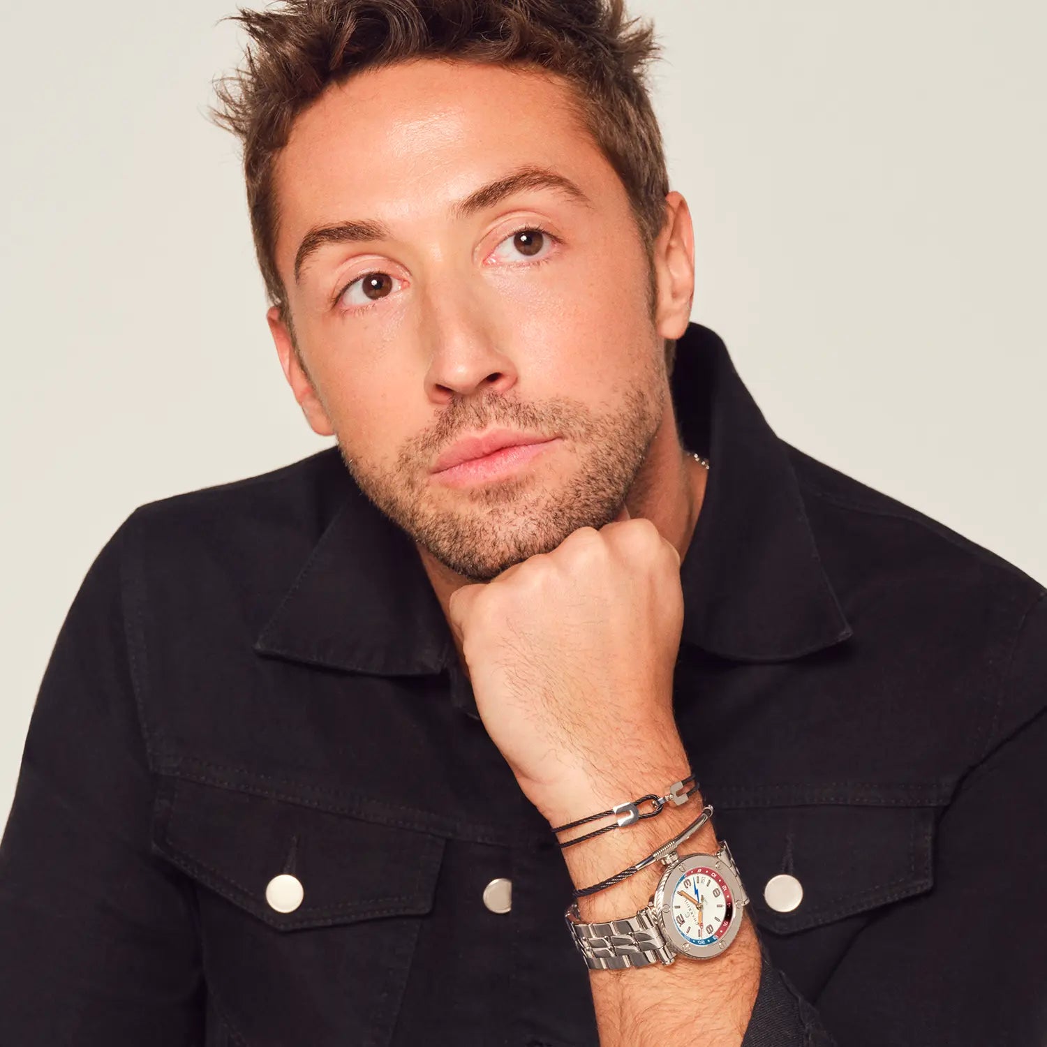 NAVIGATOR ساعة SURF GMT، 41 مم، عيار أوتوماتيكي، مينا أبيض، 6 أسلاك مخروطية، سوار فولاذي قابل للتبديل - Charriol جنيف - ساعة يد