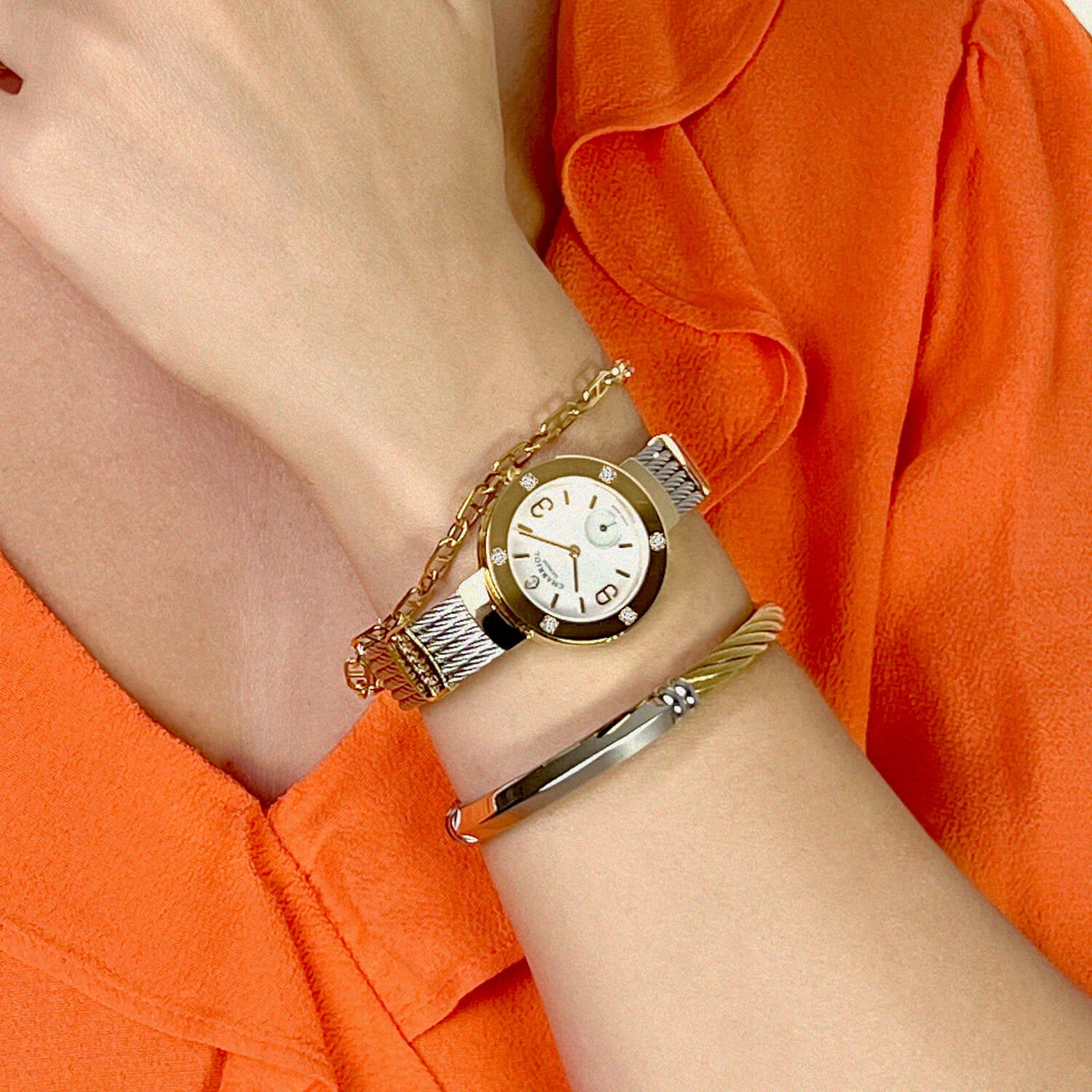 ST TROPEZ، 30 مم، عيار كوارتز، مينا من اللؤلؤ، مينا من الذهب الأصفر المطلي بالذهب مع 6 حبات من الألماس، سوار من الفولاذ - Charriol جنيف - ساعة