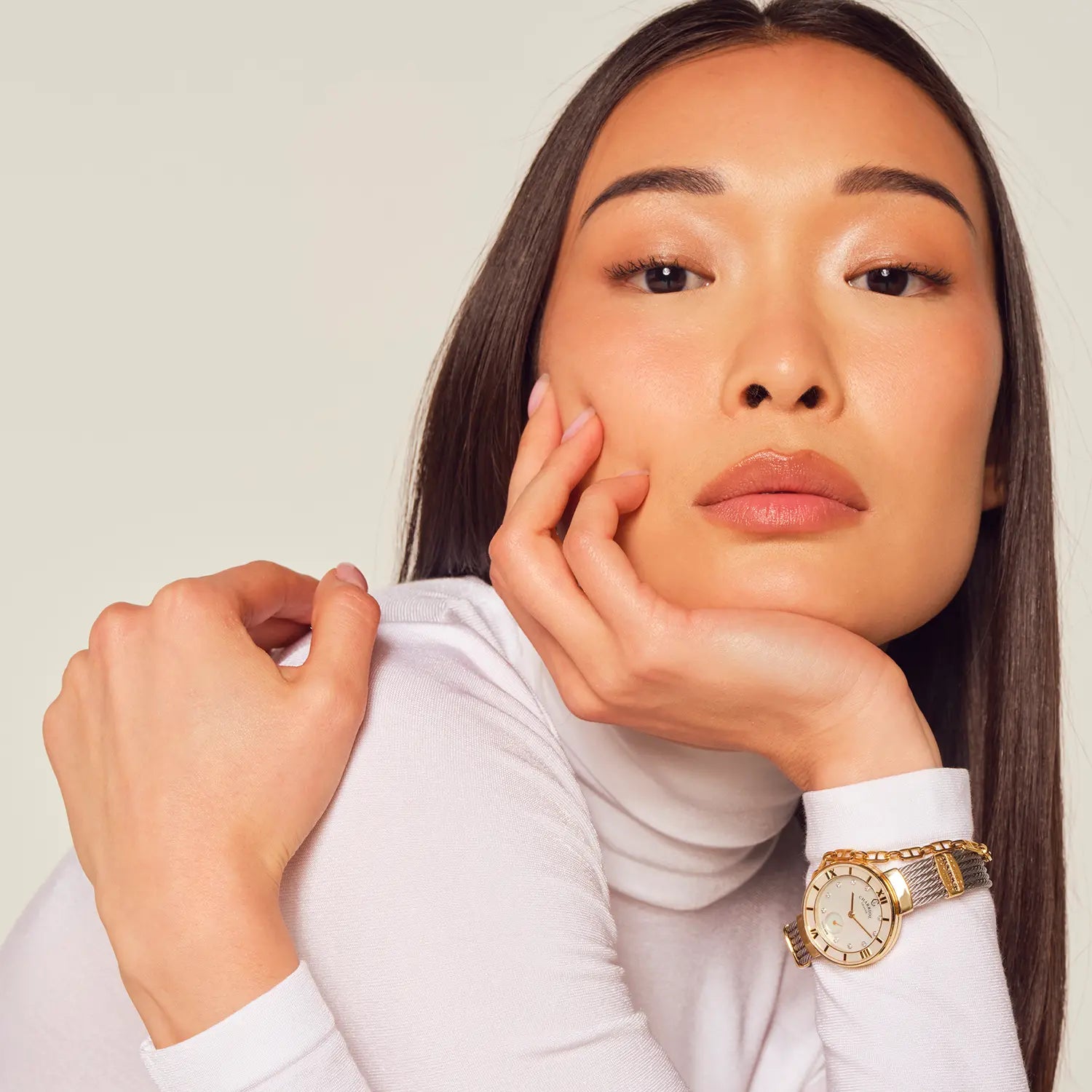 ST TROPEZ، 30 مم، عيار كوارتز، عيار كوارتز، سوار من اللؤلؤ مع 10 أحجار كريمة من اللؤلؤ، سوار من اللؤلؤ، سوار من الفولاذ - Charriol جنيف - ساعة