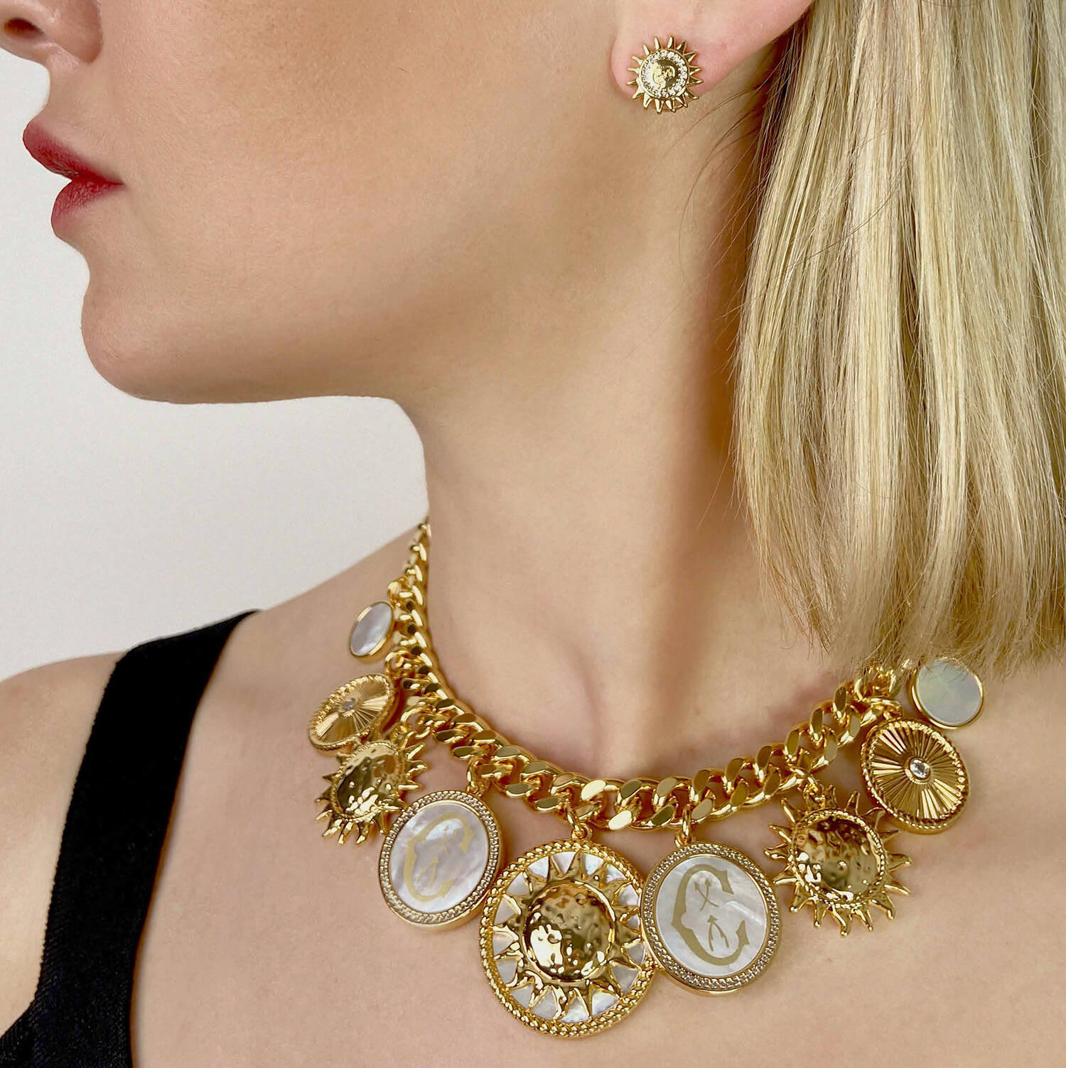 متماثل_أصفر_ذهبي